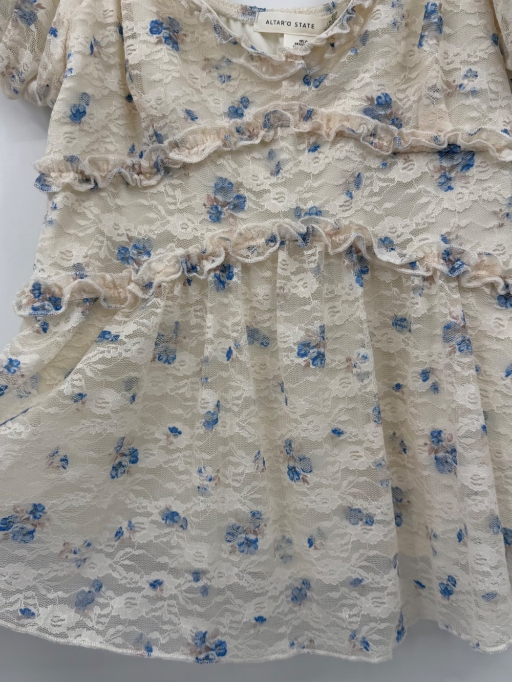 Altar'd State Top Women Large NEW Ivory Blue Cottage Floral Lace Babydoll Blouse - Picture 4 of 16